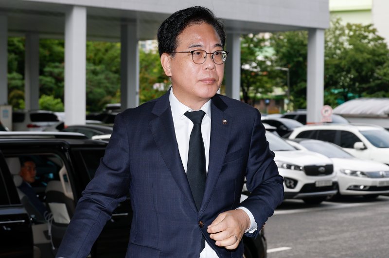 국민의힘 송언석 원내대표가 1일 서울남부지법에서 열린 이른바 '패스트트랙 충돌 사건' 1심 재판에 출석하고 있다. 연합뉴스