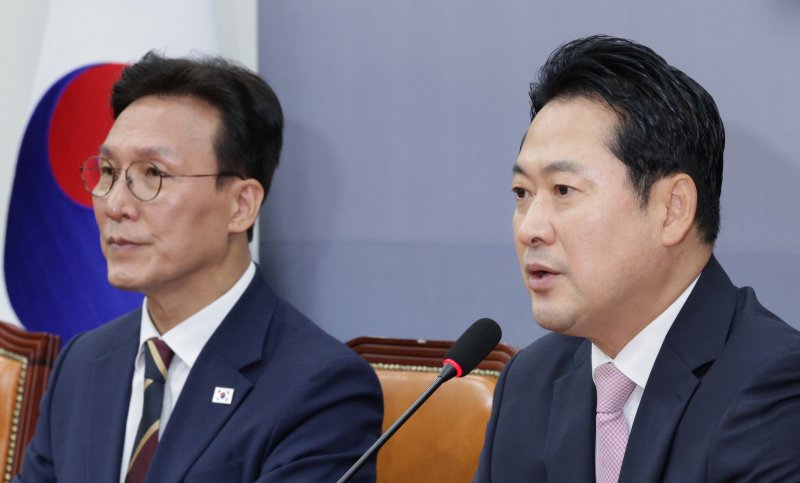 장동혁 국민의힘 대표(오른쪽)가 1일 오전 서울 여의도 국회에서 김민석 국무총리를 접견하고 있다. 2025.9.1/뉴스1 ⓒ News1 신웅수 기자