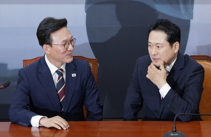 장동혁 국민의힘 대표(오른쪽)가 1일 오전 서울 여의도 국회에서 김민석 국무총리를 접견하고 있다. 2025.9.1/뉴스1 ⓒ News1 신웅수 기자