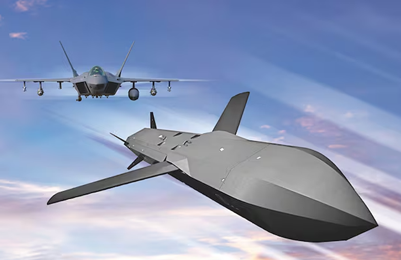 KF-21 전투기가 공대지 능력과 다목적 전투역량을 갖춘 ‘블록(block) 2’로 진화하며 세계 전투기 시장을 본격 정조준할 전망이다. 이후 단계에서는 제한된 스텔스 성능과 유무인 복합운용체계, 편대 간 고속데이터링크 능력 등을 갖추는 데 이어 완전한 스텔스 능력과 AI(인공지능) 기반 6세대 유무인 전투기로 진화할 예정이다. LIG넥스원