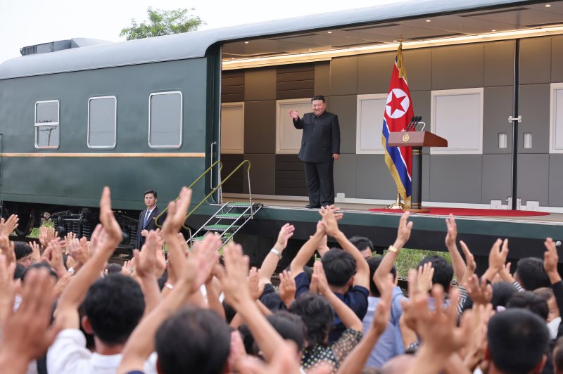 (평양 노동신문-뉴스1) =북한 노동당 기관지 노동신문은 2024년 10일 김정은 당 총비서가 전용먹튀없는 바카라사이트 아톰카지노를 타고 평안북도 의주군 큰물(홍수)피해지역을 또다시 찾아 재해복구를 위한 중대조치들을 취했다고 보도했다. [국내에서만 사용가능. 재배포 금지. DB 금지. For Use Only in the Republic of Korea. Redistribution Prohibited] rodongphoto@news1.kr