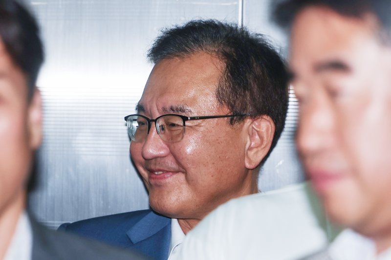 이명현 채상병 특별검사가 9월 1일 서울 서초구에 마련된 사무실로 이동하고 있다./사진=연합뉴스