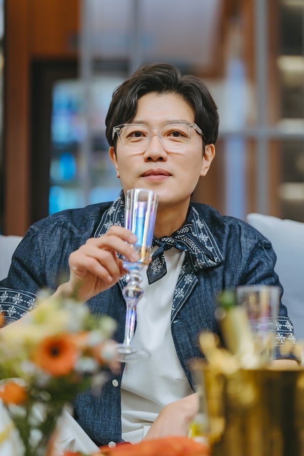 "더 큰 책임감" 박민영, 글로벌 흥행 넘본다…케이퍼 코믹물 '컨피던스맨'(종합)