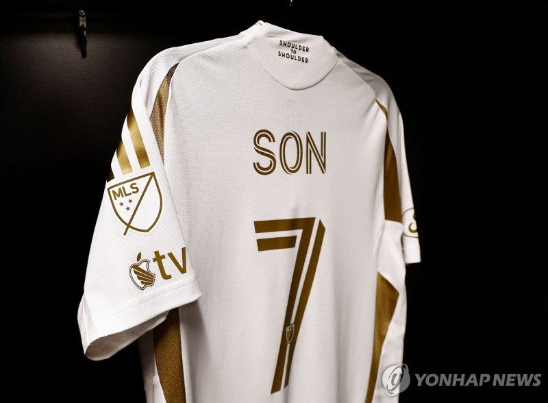 손흥민의 LAFC 유니폼에 새겨진 애플TV 로고 (출처=연합뉴스)