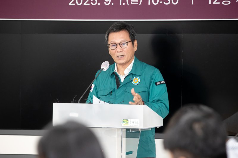 1일 강릉시청 재난상황실에서 김홍규 강릉시장이 가뭄 대응 대책을 발표하고 있다. 강릉시 제공
