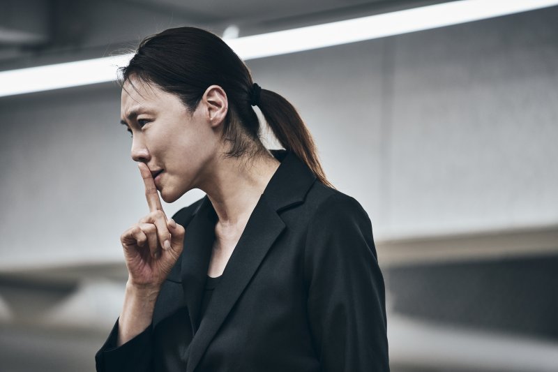 배우 이자람(맨위 사진부터), 김신록, 차지연이 연극 프리마 파시를 연습하고 있다. 쇼노트 제공