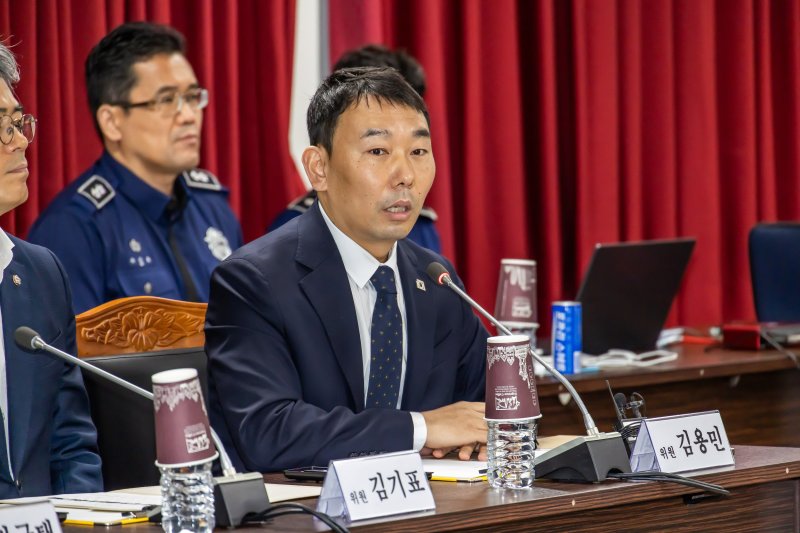 '구치소 尹 체포거부' 영상 보니 속옷만 입고 하는 말이..