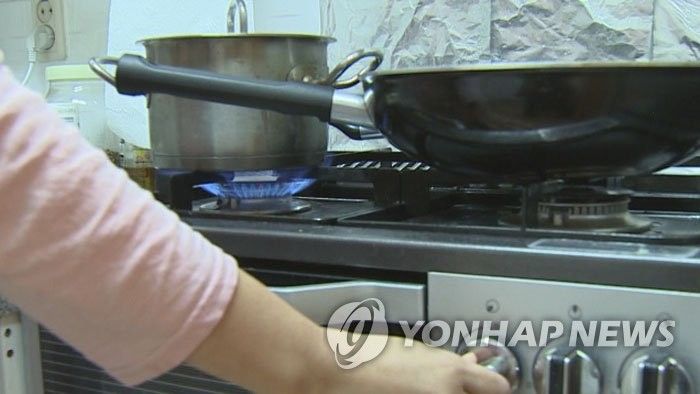 잠든 동거남 얼굴에 뜨거운 물 부은 女, 왜?