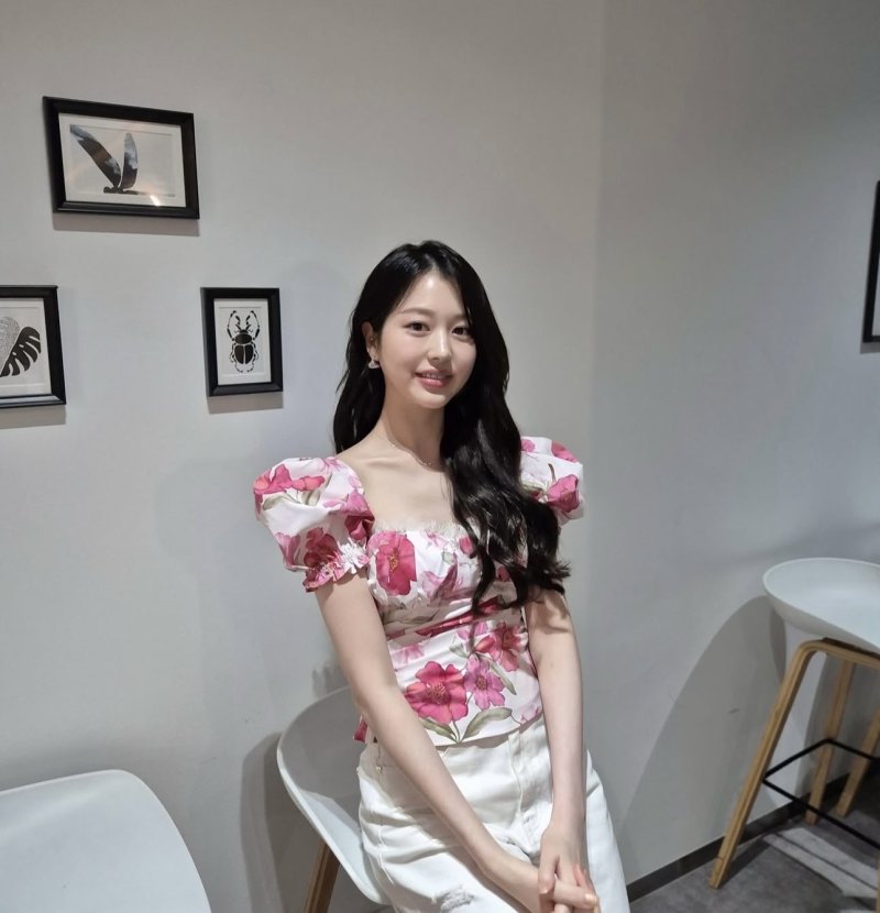 장다아 '볼 콕' 포즈 하니 장원영 똑 닮아…완벽 미모