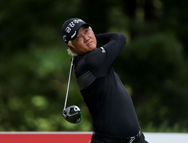 8월 29일 동아회원권그룹 오픈 2R에서 허인회가 13번홀 티샷을 하고 있다.KPGA 제공