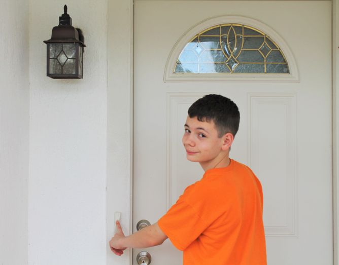 초인종 누르고 도망치던 11세 소년..집주인 총격에 숨졌다