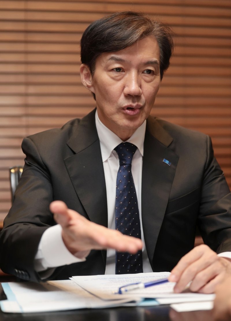 인터뷰하는 조국 원장 (출처=연합뉴스)