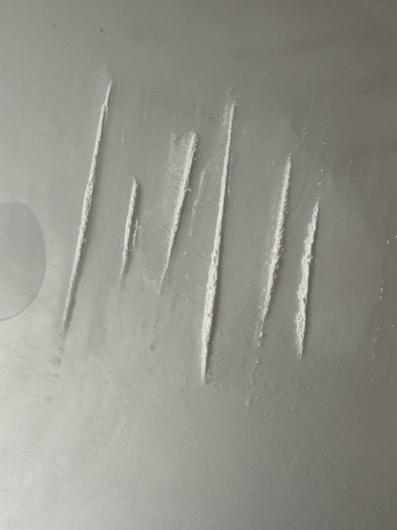 마약성 의약품을 흡입하기 위해 가루로 만든 모습. 부산본부세관 제공