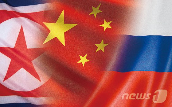 천안문 망루 오르는 '김정은&middot;시진핑&middot;푸틴'…북중러 '1959년 데자뷔'