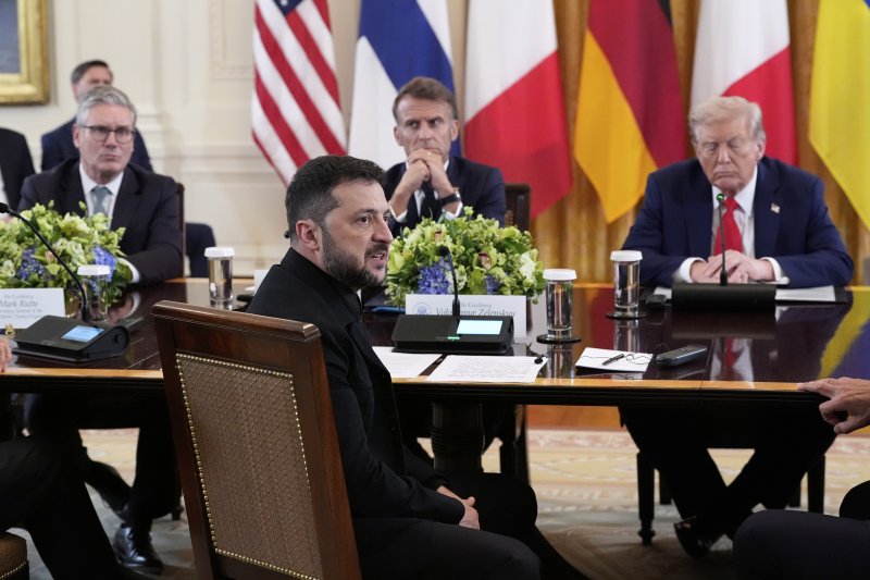 [워싱턴=AP/뉴시스] 볼로디미르 젤렌스키 우크라이나 대통령이 지난달 18일(현지 시간) 백악관 이스트룸에서 도널드 트럼프 미국 대통령, 유럽 지도자들과 함께 회담 중 발언하고 있다. 2025.09.02.