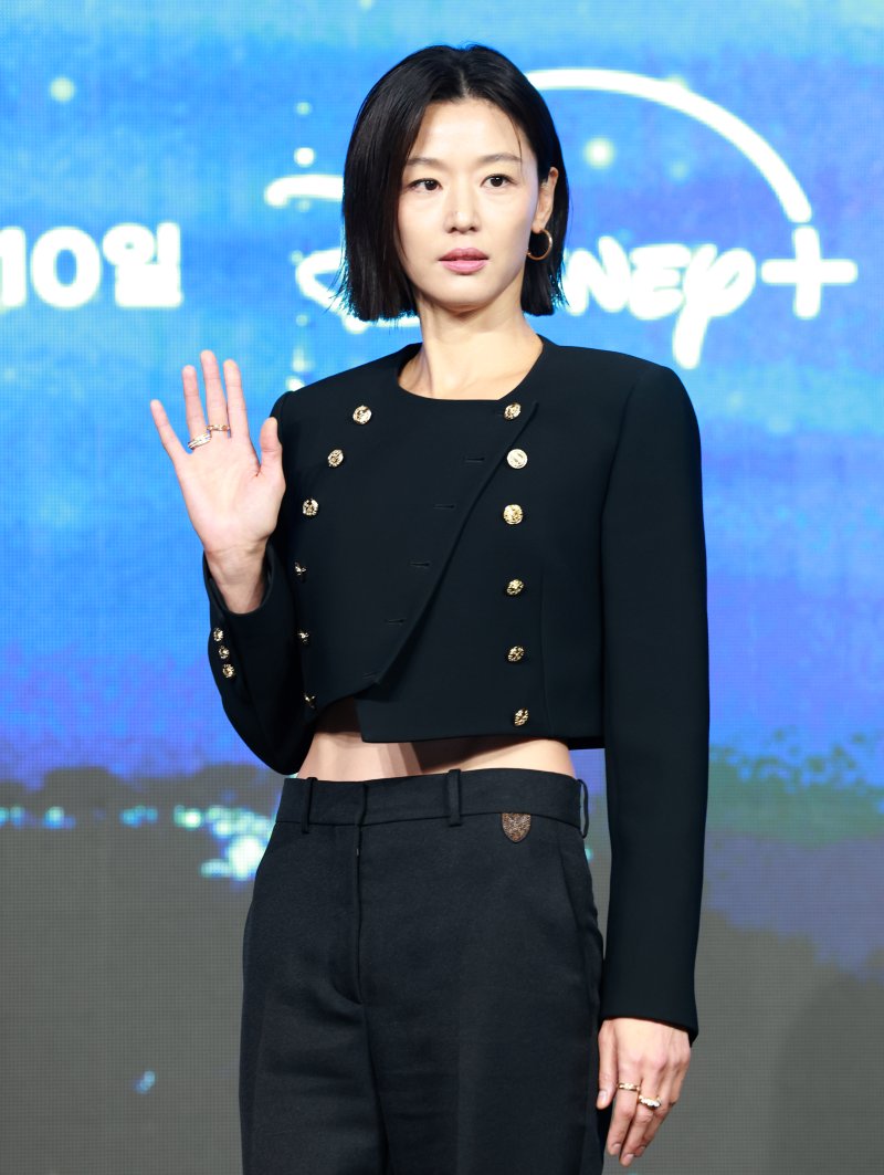 "서로의 팬"…'북극성' 전지현♥강동원 "'느좋' 어른멜로 연기"(종합)