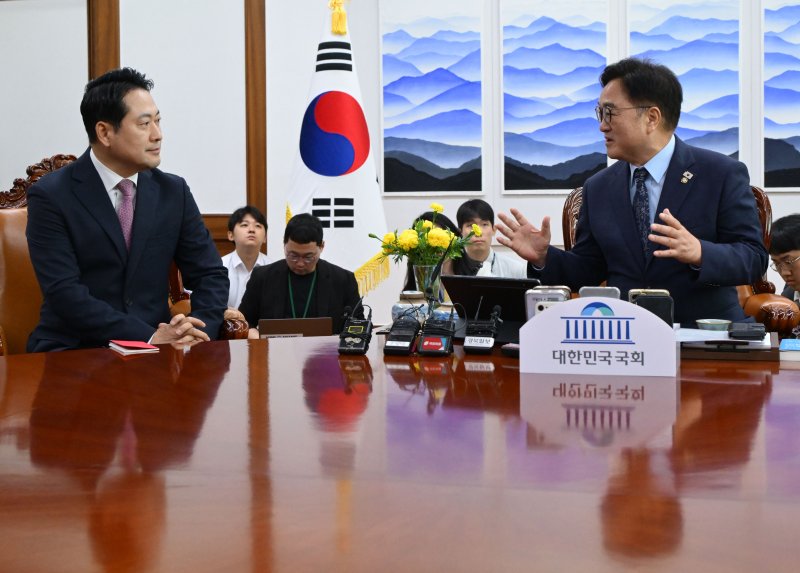 [서울=뉴시스] 김금보 기자 = 우원식 국회의장이 2일 서울 여의도 국회에서 장동혁 국민의힘 대표의 예방을 받고 모두발언을 하고 있다. (공동취재) 2025.09.02. photo@newsis.com