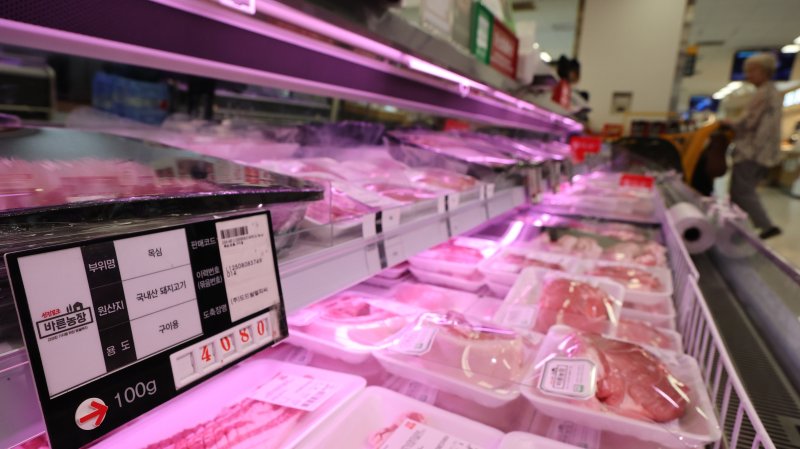 서울 한 대형마트 돼지고기 매장. 연합뉴스