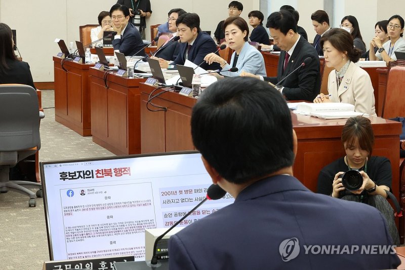 '친북 성향' 논란 관련 질의에 답하는 최교진 교육부 장관 후보자 (출처=연합뉴스)