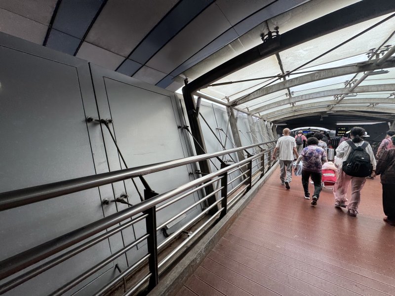 중국 전승절 80주년 기념행사에 참석하는 김정은 북한 국무위원장이 탄 전용열차 도착을 앞둔 2일 오후 베이징역 내부에 가림막이 설치돼 있다. ⓒ News1 정은지 특파원