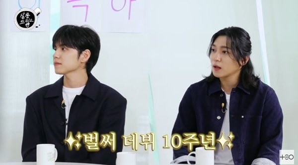 데이식스 성진·원필 "데뷔 10주년, 다 같이 시계 맞췄다" [RE:TV]