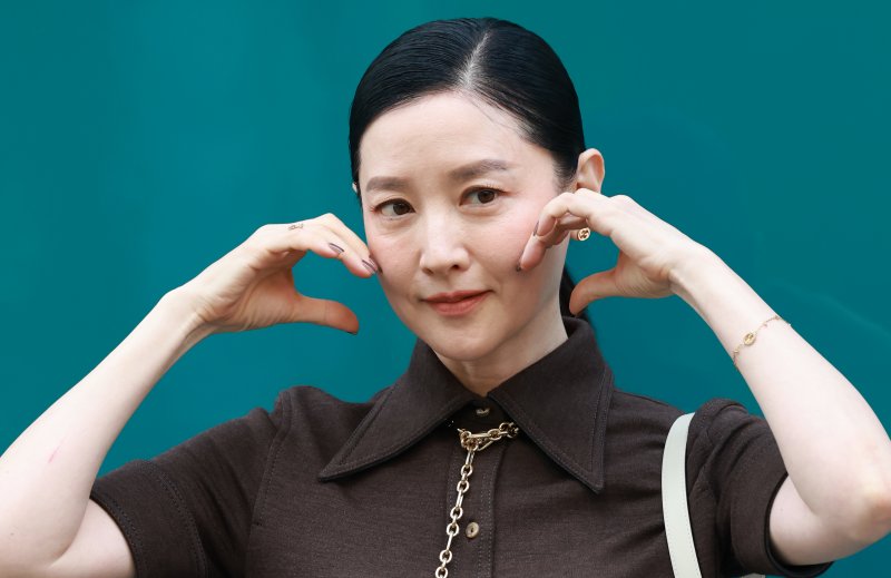 [뉴스1 ★]이영애, 가을 입고 청담 입성…54세 우아함 FLEX