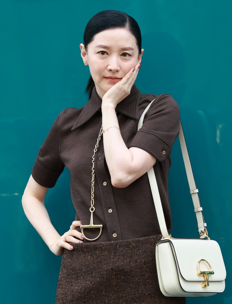 [뉴스1 ★]이영애, 가을 입고 청담 입성…54세 우아함 FLEX