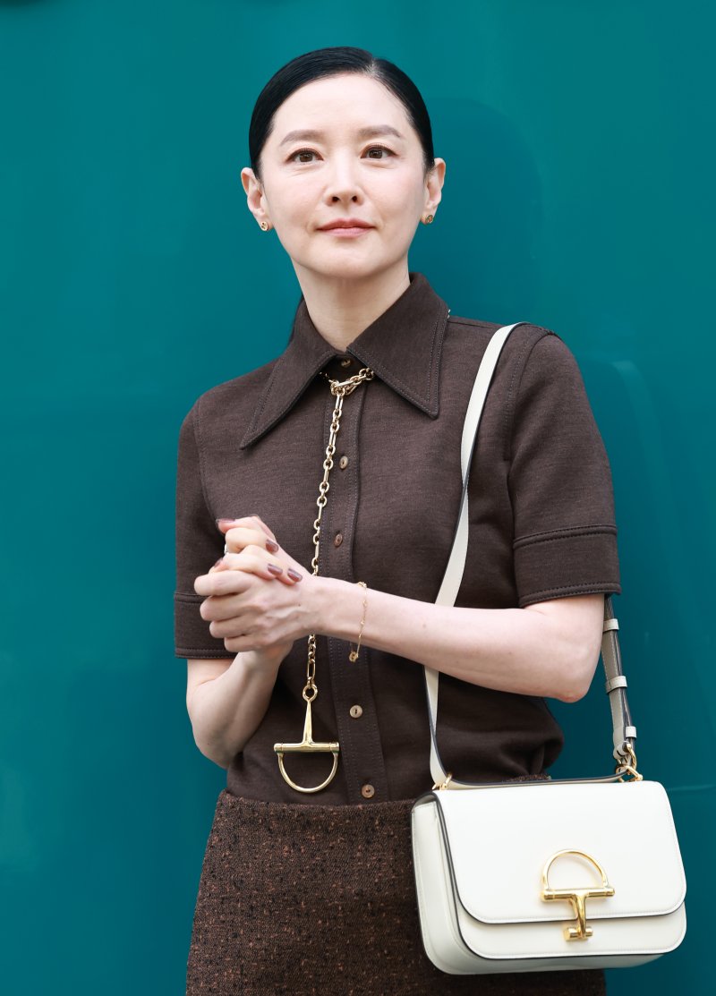 [뉴스1 ★]이영애, 가을 입고 청담 입성…54세 우아함 FLEX