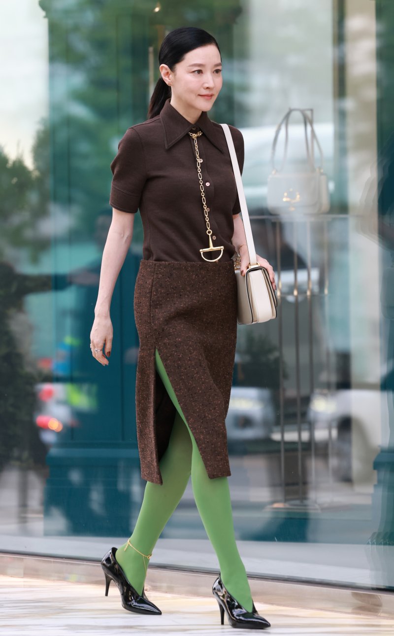 [뉴스1 ★]이영애, 가을 입고 청담 입성…54세 우아함 FLEX