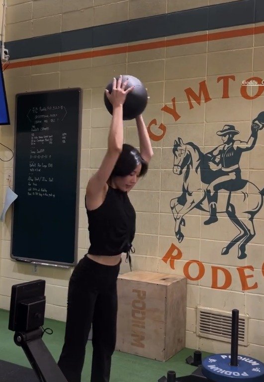 권은비 '워터밤 여신' 이유있었네…운동으로 만든 몸매 [N샷]