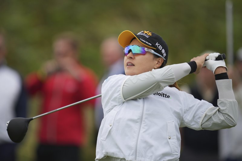 [웨일스=AP/뉴시스] 전인지가 1일(현지 시간) 영국 웨일스 포스콜의 로열 포스콜 골프클럽에서 열린 미국여자프로골프(LPGA) 투어 AIG 위민스 오픈 2라운드 경기를 펼치고 있다. 전인지는 중간 합계 1오버파 145타 공동 35위를 기록했다. 2025.08.02.
