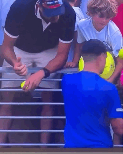 꼬마팬 모자 가로챈 억만장자 "네가 느려서.." 억지 부리더니