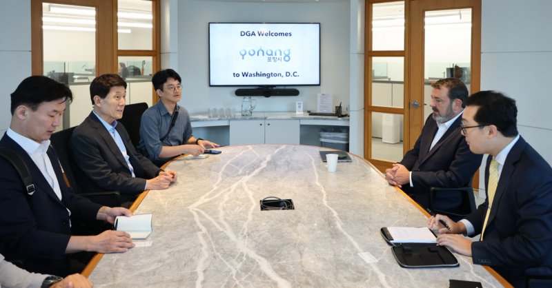 이강덕 경북 포항시장이 현지 시간으로 지난 2일 북미지역본부와 글로벌 정책자문사 DGA Group 본사를 찾아 한국 철강산업의 현실과 관세 완화 필요성을 설명했다. (포항시 제공, 재판매 및 DB금지) 2025.9.3/뉴스1