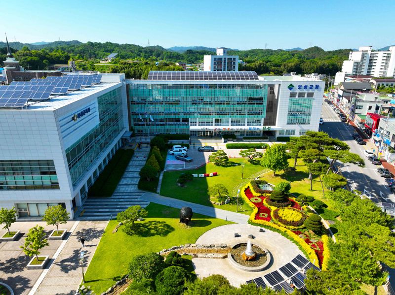 전남 보성군<사진>이 9월부터 카드형 보성사랑상품권의 실질 혜택을 15%로 확대하고, 구매 한도도 월 최대 200만원까지 상향한다. 보성군 제공