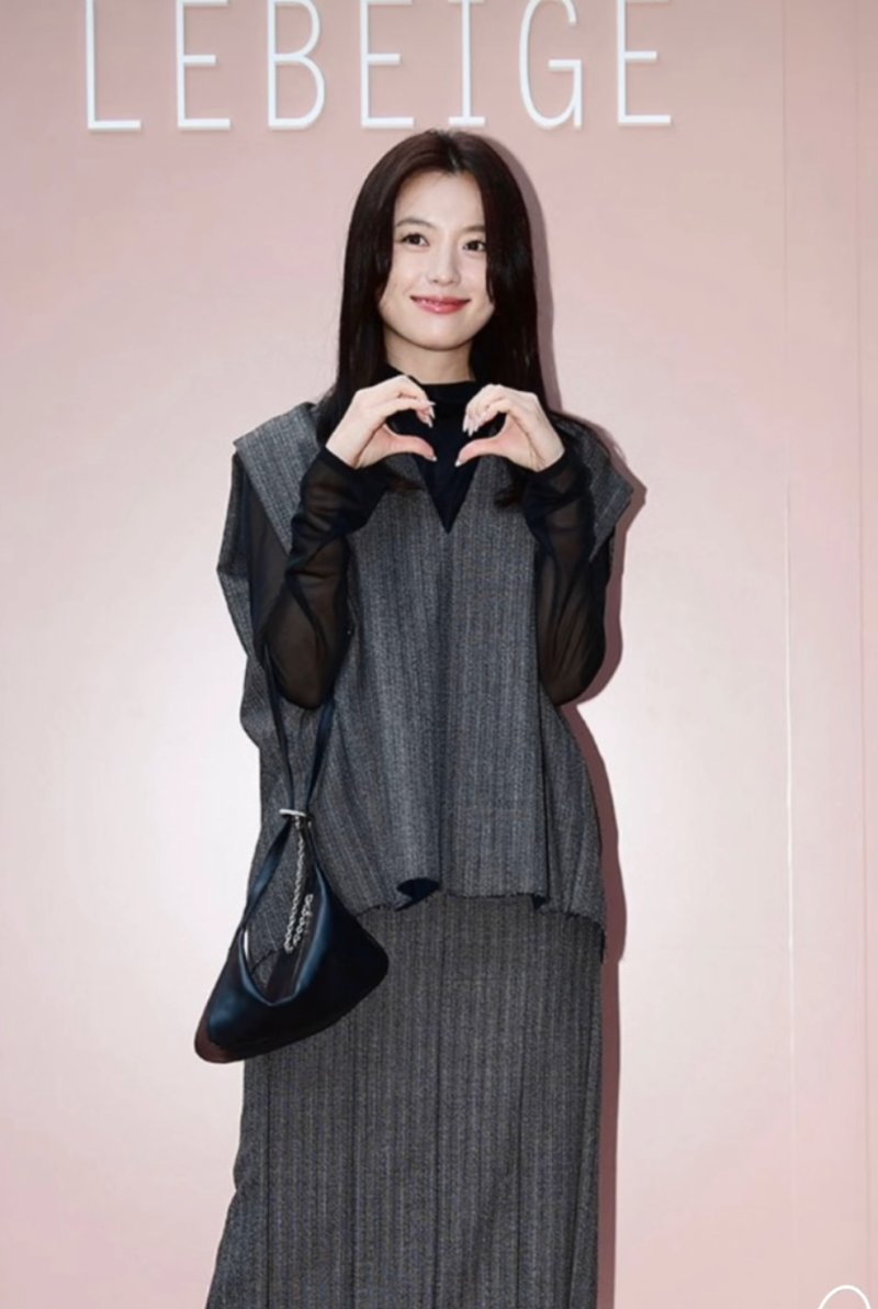 38세 한효주 해맑은 미소…"한초딩" 귀여운 모습