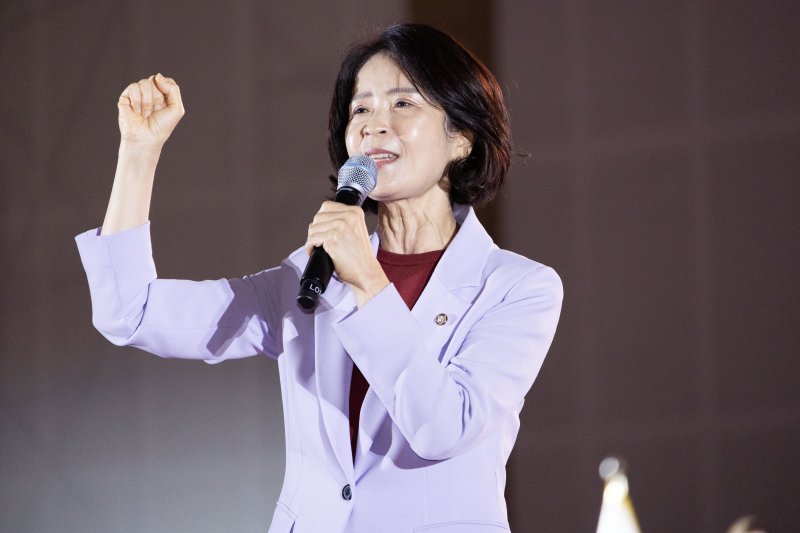 [청주=뉴시스] 고승민 기자 = 최수진 국민의힘 최고위원 후보가 22일 오후 충북 청주 오스코에서 열린 국민의힘 제6차 전당대회에서 비전발표를 하고 있다. (공동취재) 2025.08.22. photo@newsis.com