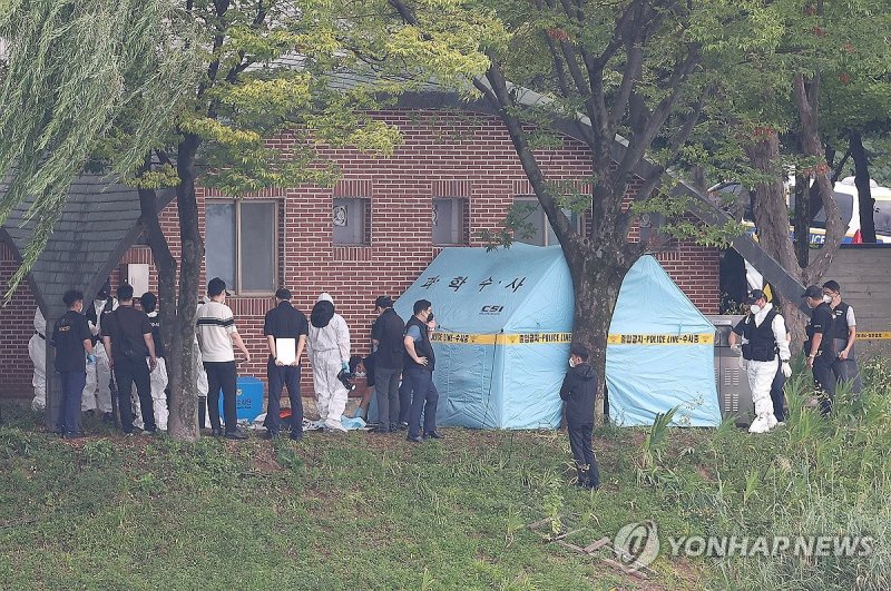 총상 입고 숨진 육군 바카라사이트 카지노버프…현장 조사 (출처=연합뉴스)