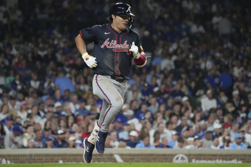 애틀랜타 브레이브스의 김하성이 2일(현지 시간) 미 일리노이주 시카고의 리글리 필드에서 열린 2025 메이저리그 시카고 컵스와 경기 7회 초 우전안타를 친 후 1루로 달리고 있다.뉴시스