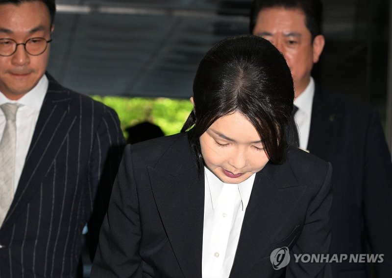 고개 숙인 김건희 여사 (출처=연합뉴스)