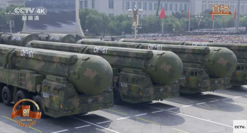 3일 중국 베이징 천안문 광장에서 열린 전승절 80주년 기념 열병식에서 둥펑(DF)-61이 공개됐다. CCTV 캡처·뉴스1
