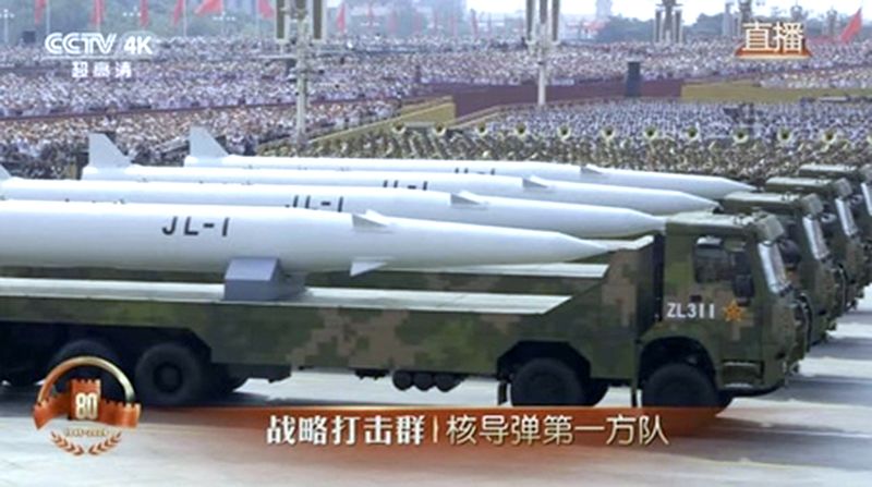 3일 중국 베이징 천안문 광장에서 열린 전승절 80주년 기념 열병식에서 JL-17이 공개됐다. CCTV 캡처·뉴스1