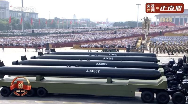 3일 중국 베이징 천안문 광장에서 열린 전승절 80주년 기념 열병식에서 초대형무인드론 'AJX002' 공개됐다. CCTV 캡처·연합뉴스