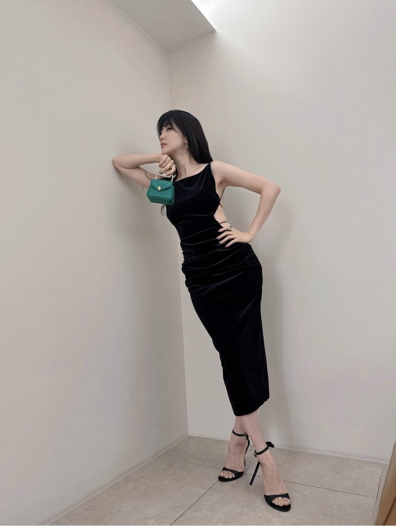 박하선, 등 완전 드러낸 파격 드레스…아찔 뒤태 [N샷]