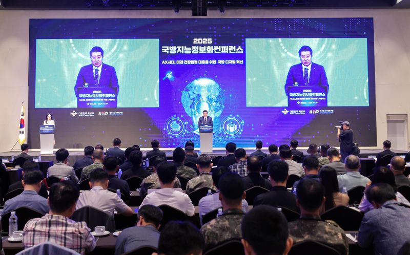 3일 국방지능정보화콘퍼런스 세미나에서 국방부장관 개회사를 대독하고 있는 이영빈 국방부 기획조정실장. 국방부 제공