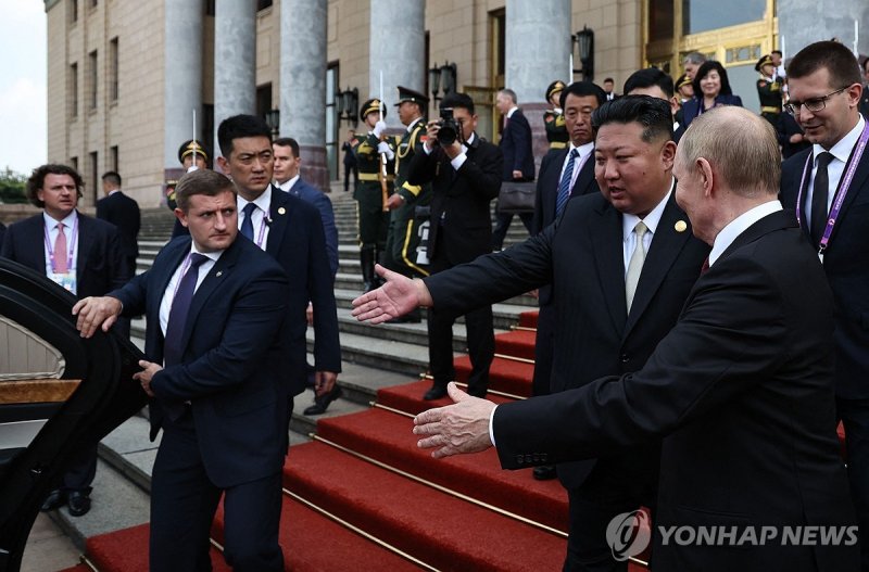 연회 후 같은 차량으로 회담장 이동한 북러 정상 (출처=연합뉴스)