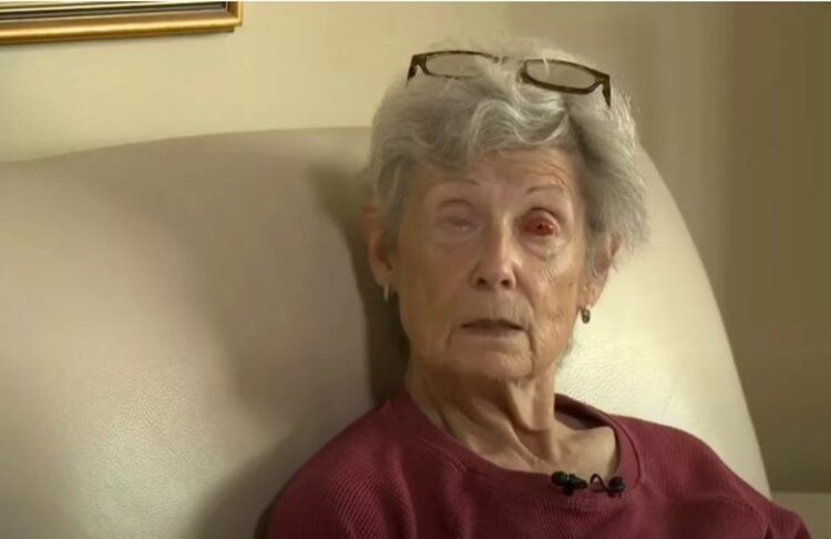 10년 전 실명했는데.. 눈에 치아 이식해 시력 되찾은 여성