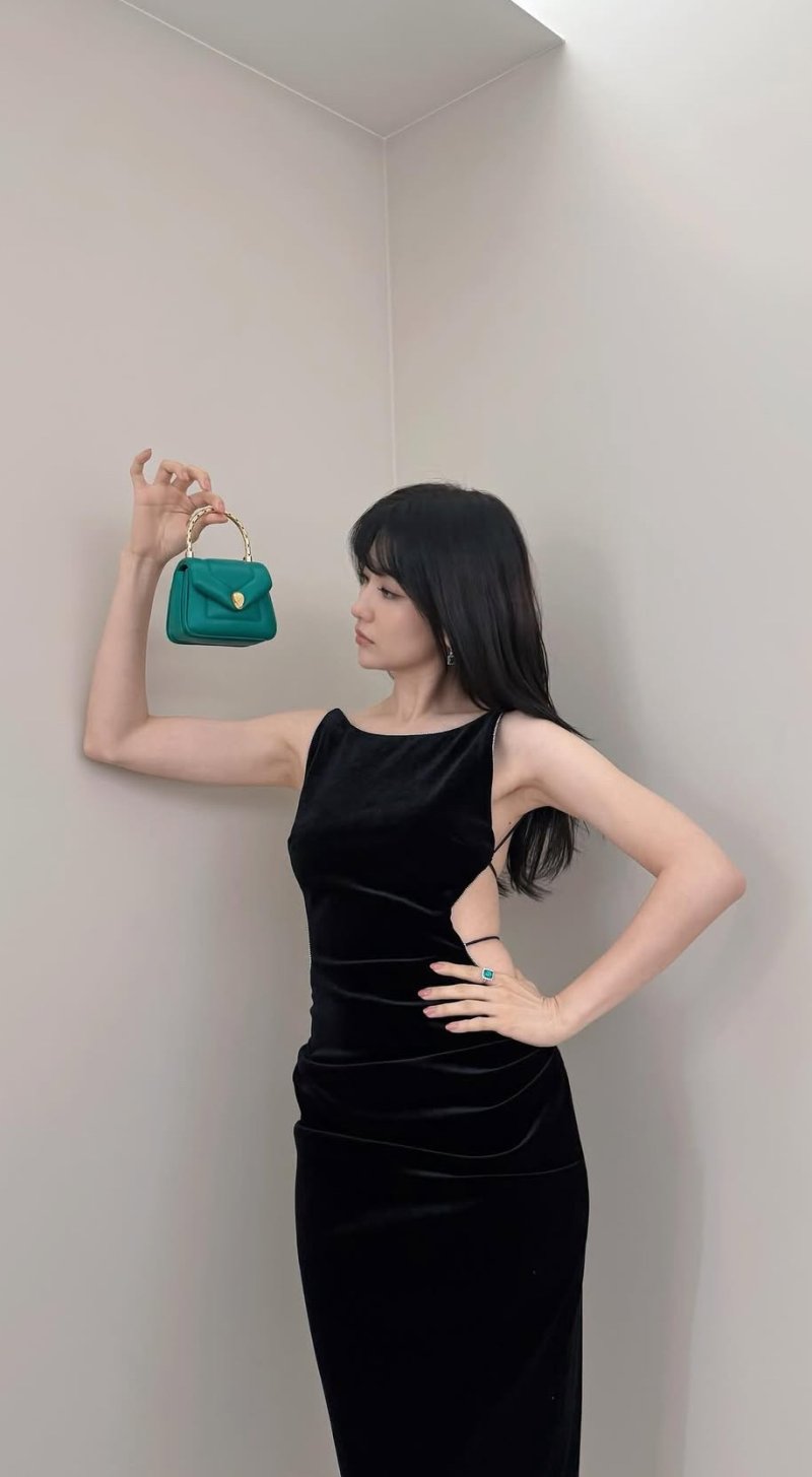 박하선, 등 파인 블랙 드레스 자태에 시선 강탈