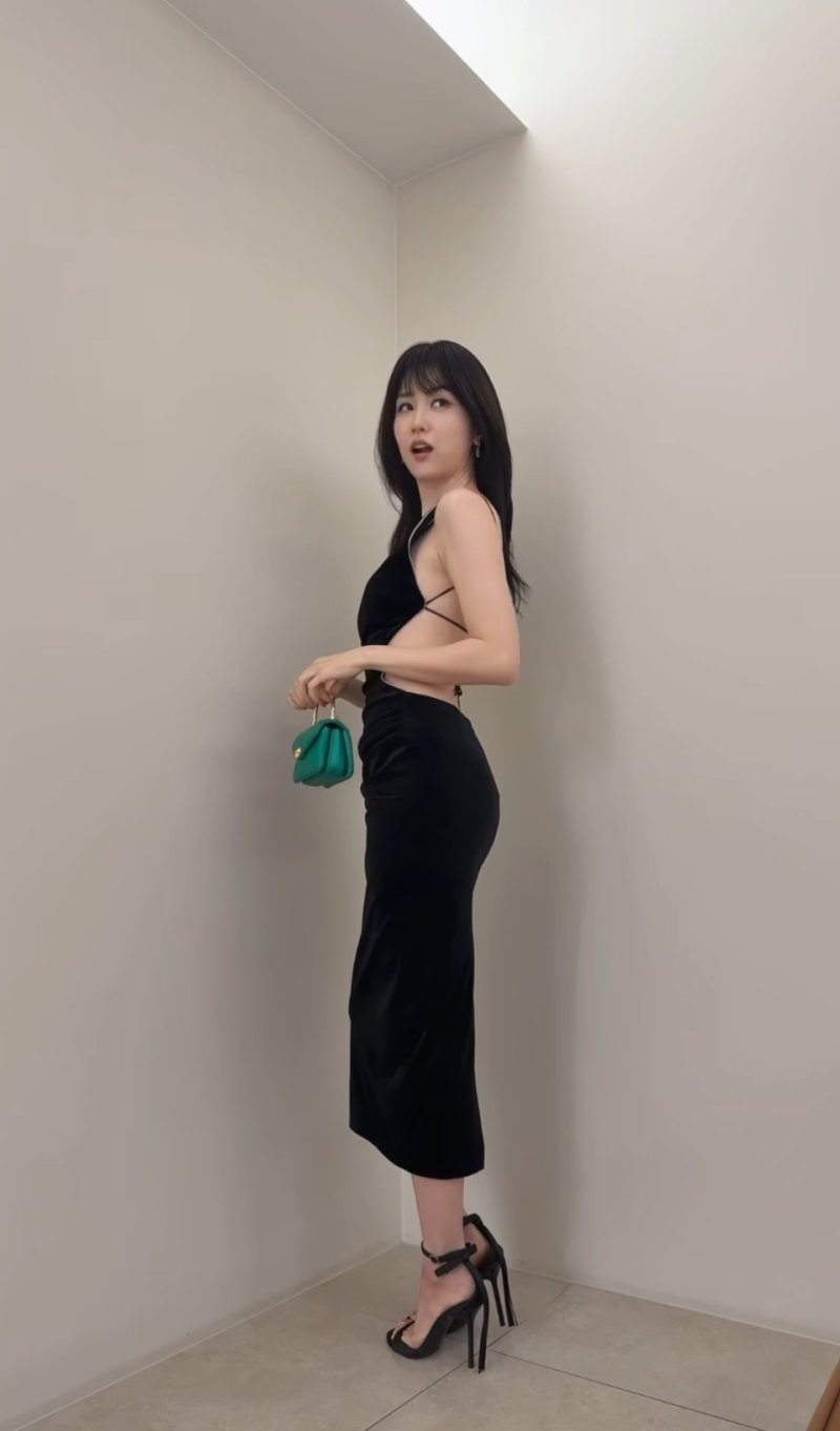 박하선, 등 파인 블랙 드레스 자태에 시선 강탈