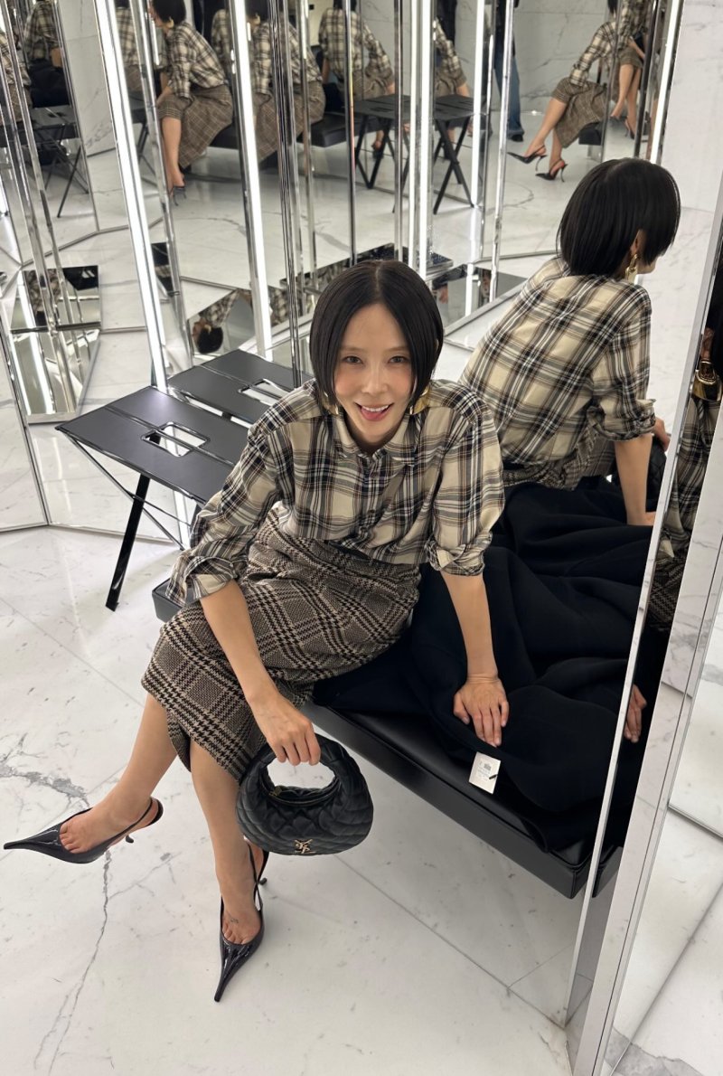 김나영 체크무늬 패션도 완벽 소화 '함박웃음'