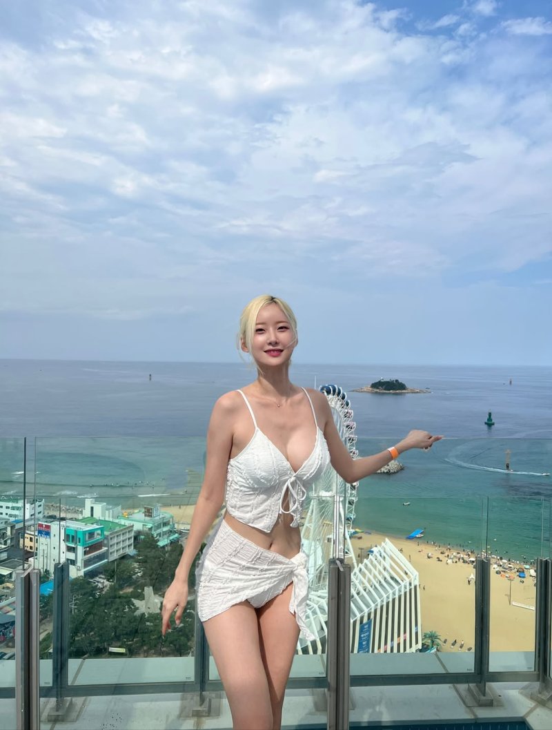 치어리더 서현숙, 해변 흔든 아찔한 볼륨감.. 섹시미 폭발